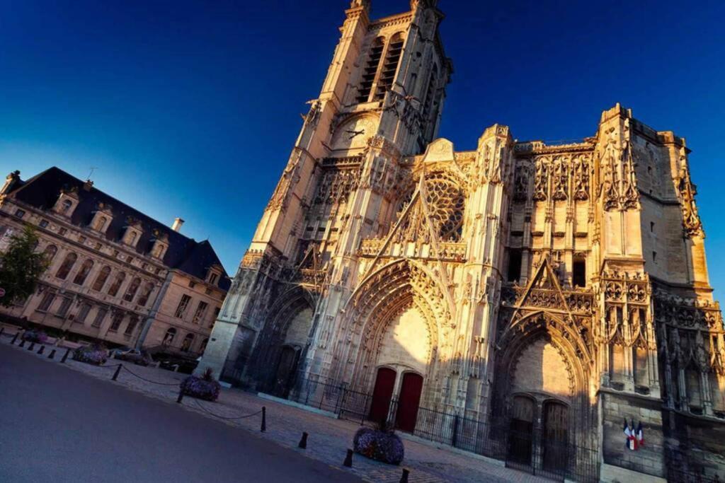 Colibri Studio Coeur De Ville Mon Groom Troyes Exteriér fotografie